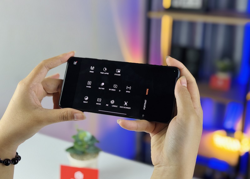 OPPO Find X8 Pro có nút chụp ảnh tích hợp trên nút nguồn