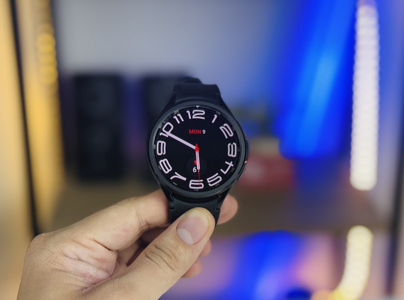 Màn hình Samsung Galaxy Watch6 Classic 43mm LTE dùng tấm nền Super AMOLED