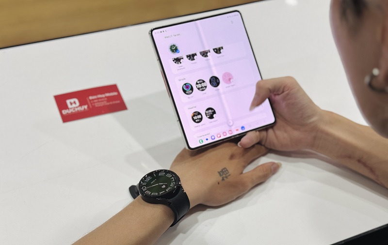 Samsung Galaxy Watch6 Classic 43mm LTE có thể thay mặt đồng hồ dễ dàng