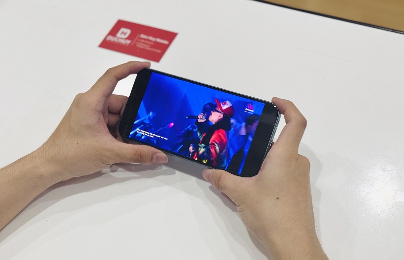 Trải nghiệm đồ hoạ chất lượng hơn với màn hình Super Retina XDR OLED