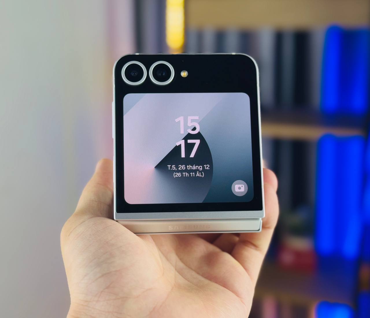 cận cảnh Samsung Galaxy Z Flip6 5G Màu Độc Quyền