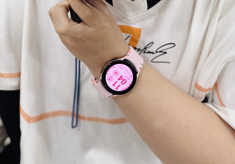 Samsung Galaxy Watch FE có cảm giác đeo thoải mái