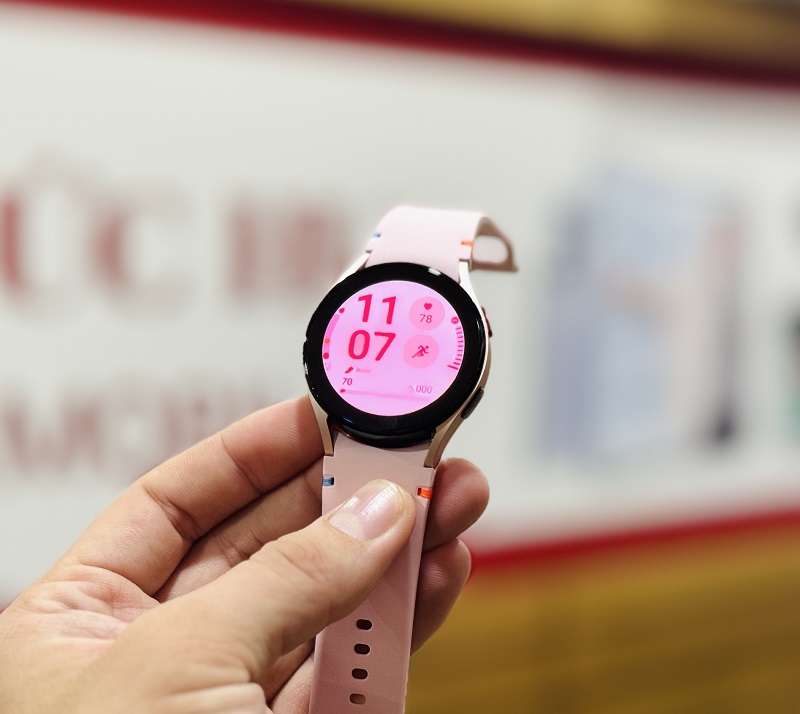 Samsung Galaxy Watch FE có nhiều cảm biến thông minh để chăm sóc sức khỏe