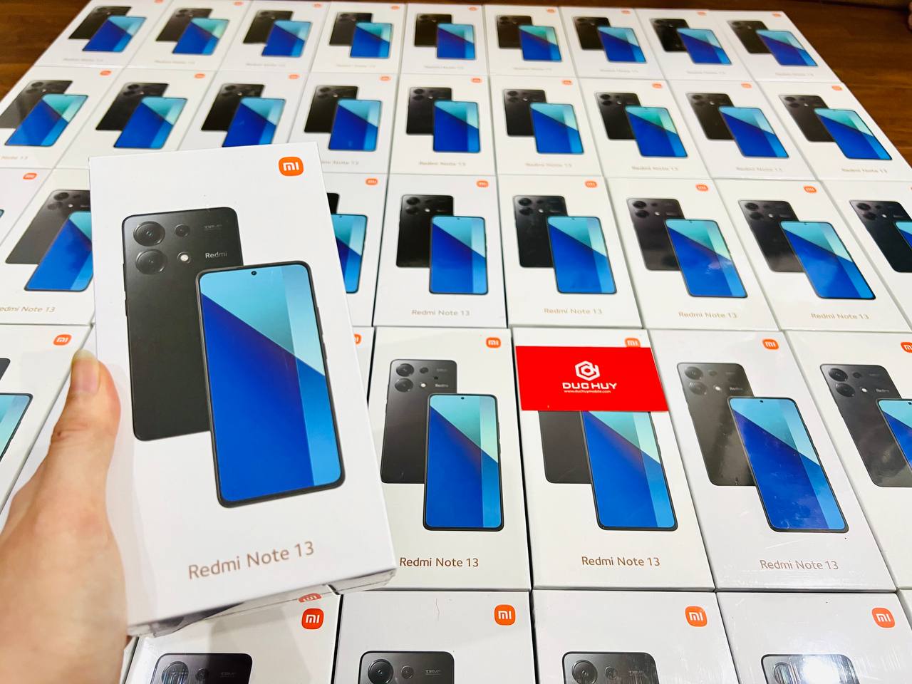 trên tay Redmi Note 13