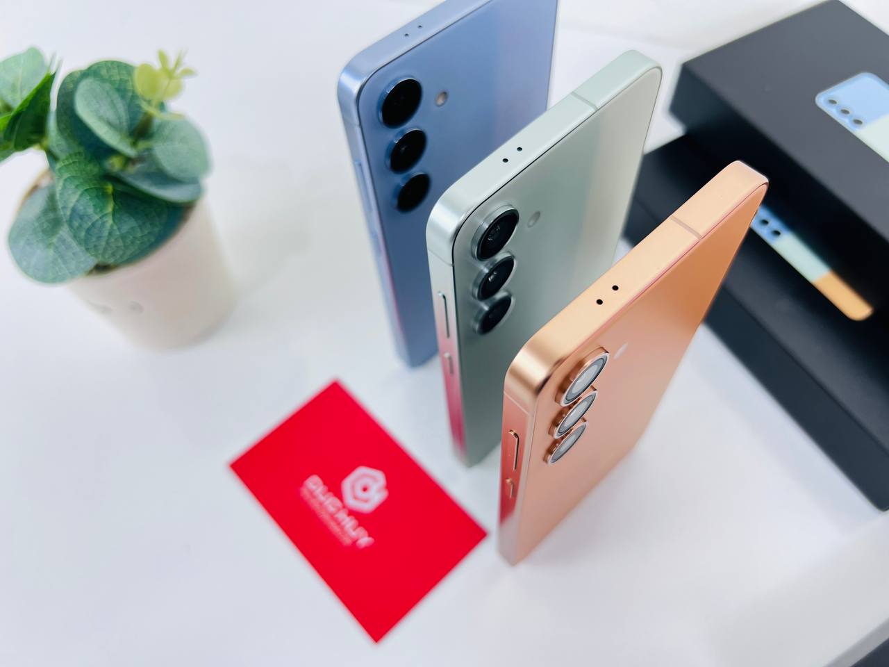 Cạnh Samsung Galaxy S24 5G cũ đẹp mắt