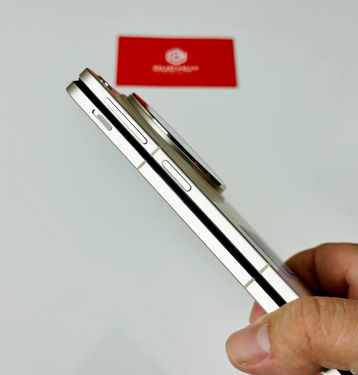 cạnh trái Oppo Find N3 5G