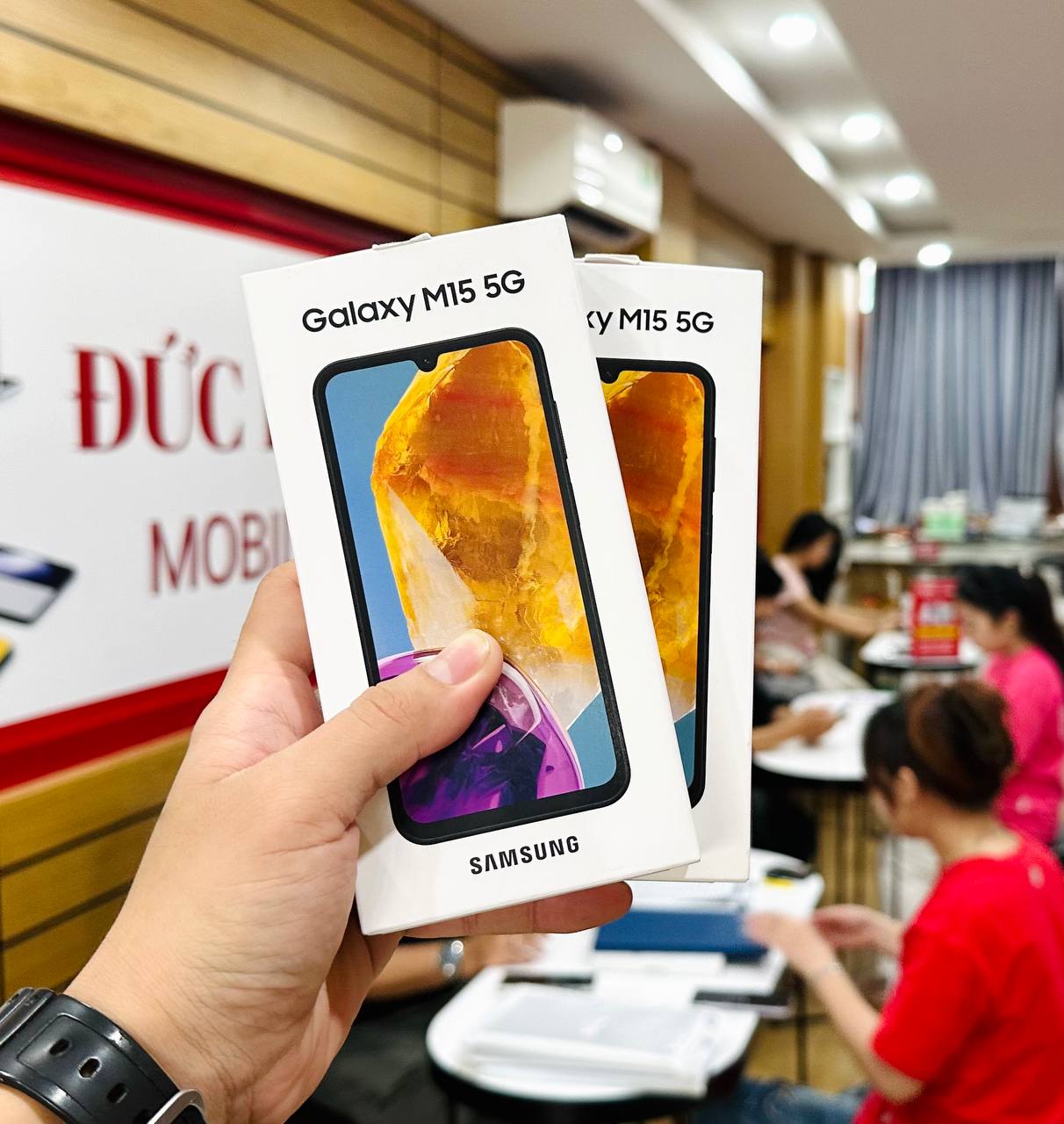 Samsung Galaxy M15 sẵn hàng 