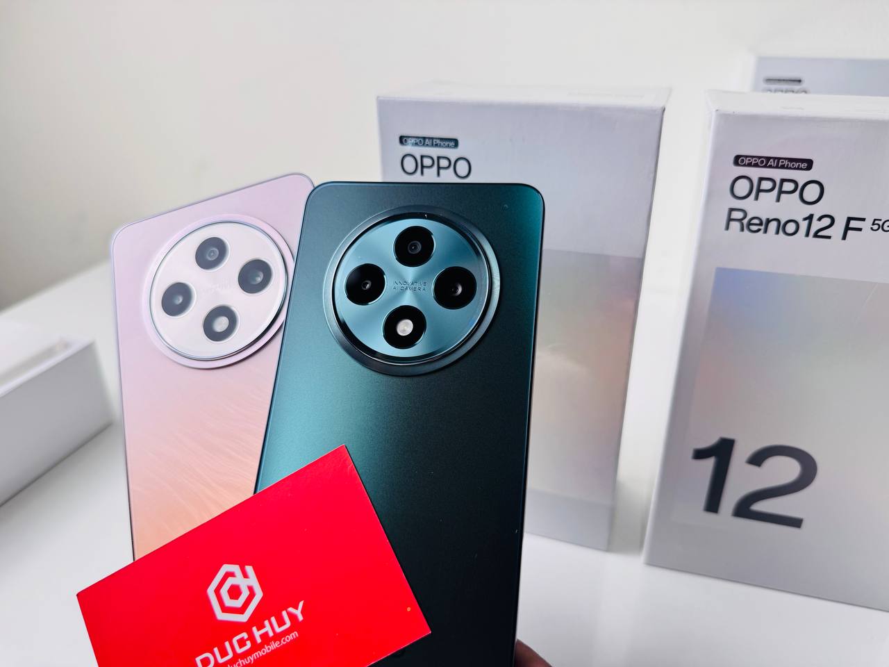 OPPO Reno12 F có 2 màu sắc cực đẹp