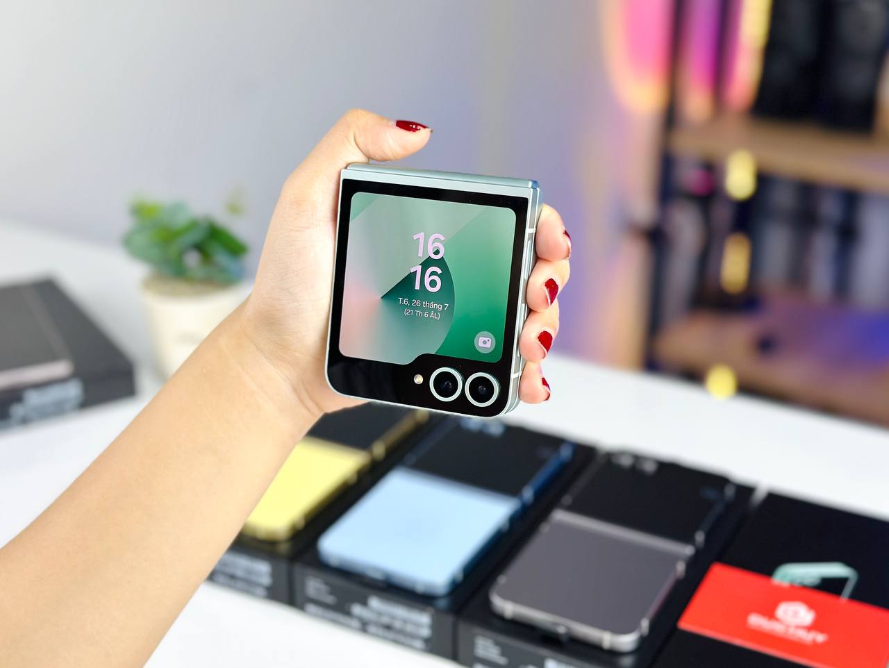 Galaxy Z Flip6 có màn hình phụ lớn đến 3.4 inch 