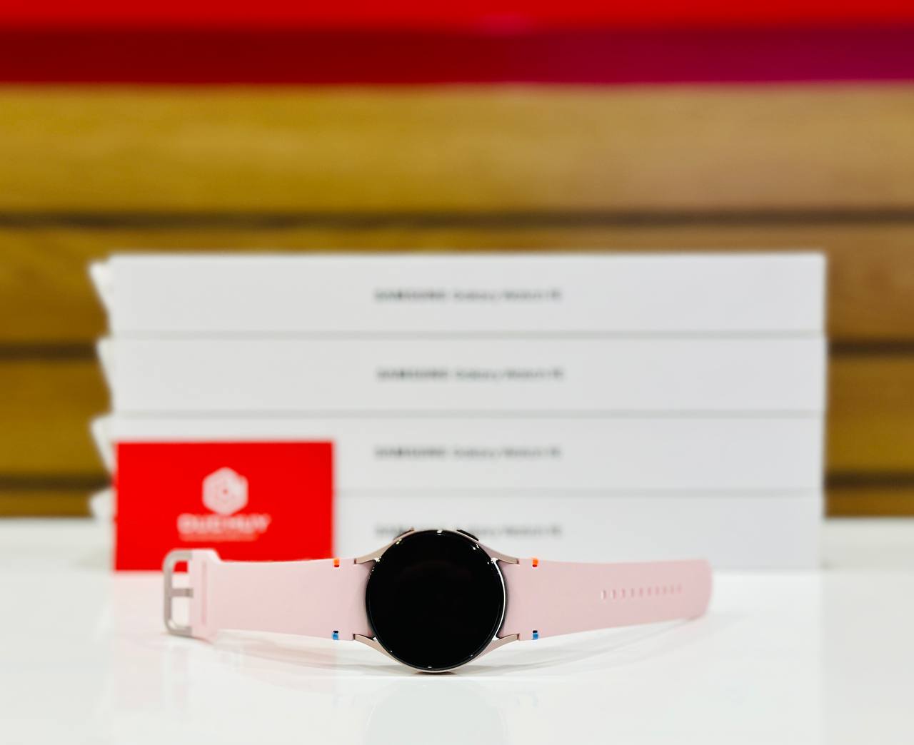 Samsung Galaxy Watch FE có thiết kế sang trọng 