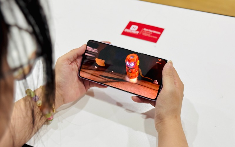 Màn hình AMOLED kích thước lớn sắc nét