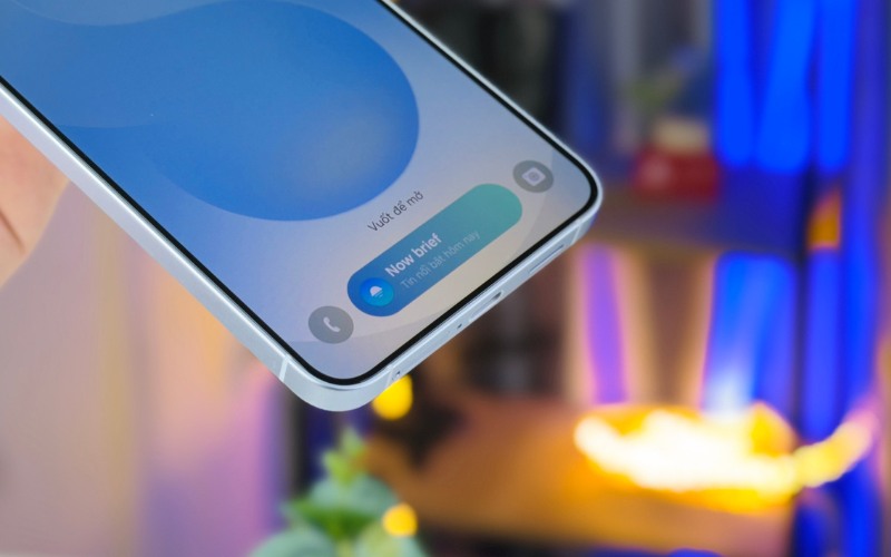 Dung lượng pin 4900mAh đáp ứng tốt nhu cầu trong ngày