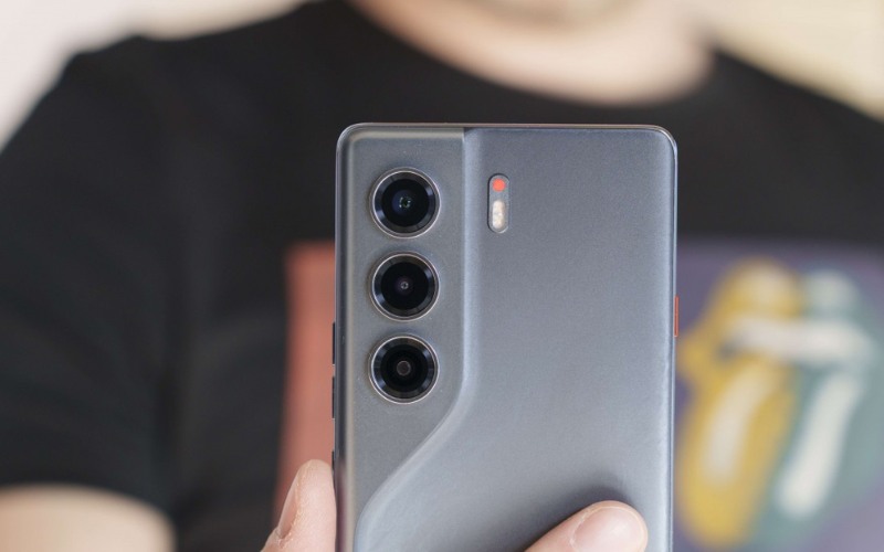 Camera selfie 50MP hỗ trợ nhiều tính năng AI độc quyền