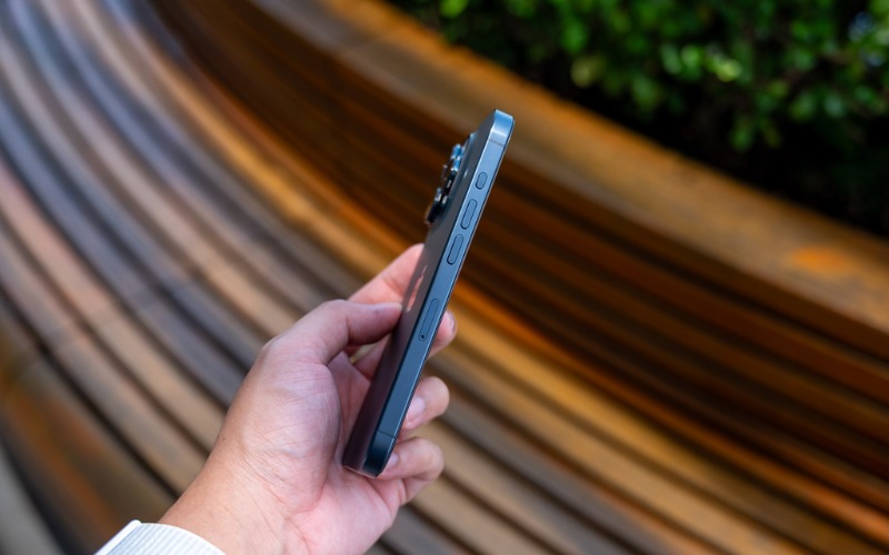 Khung viền titanium cứng cáp