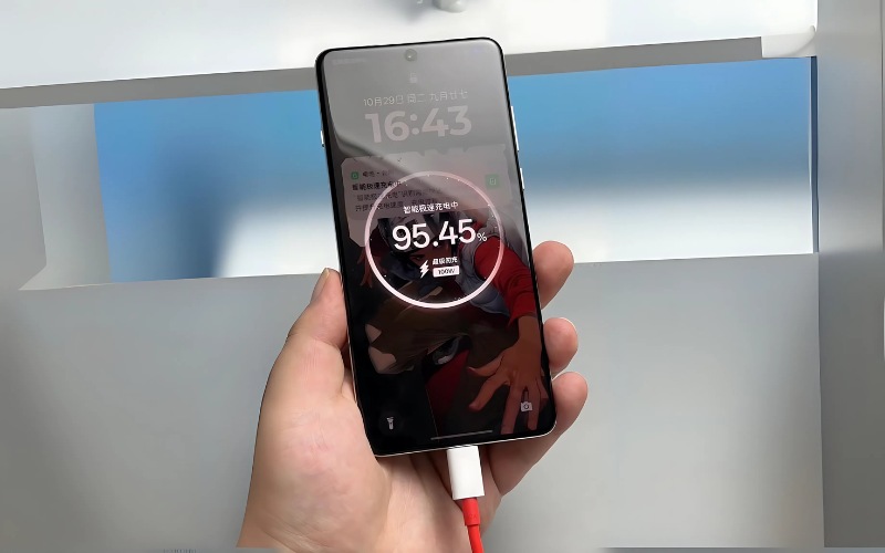 OnePlus 13 có dung lượng pin khủng 6,000mAh