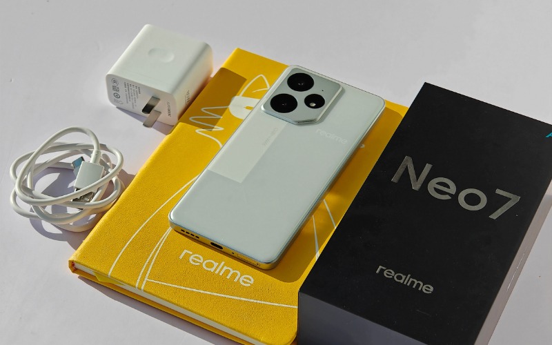 realme Neo7 tặng kèm đầy đủ phụ kiện kèm theo máy