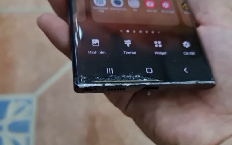 Điện thoại Samsung cũ xước cấn 