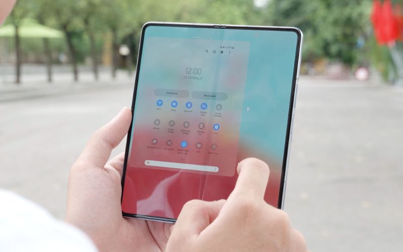 Galaxy Z Fold5 cho khả năng hiển thị rõ nét ngoài trời