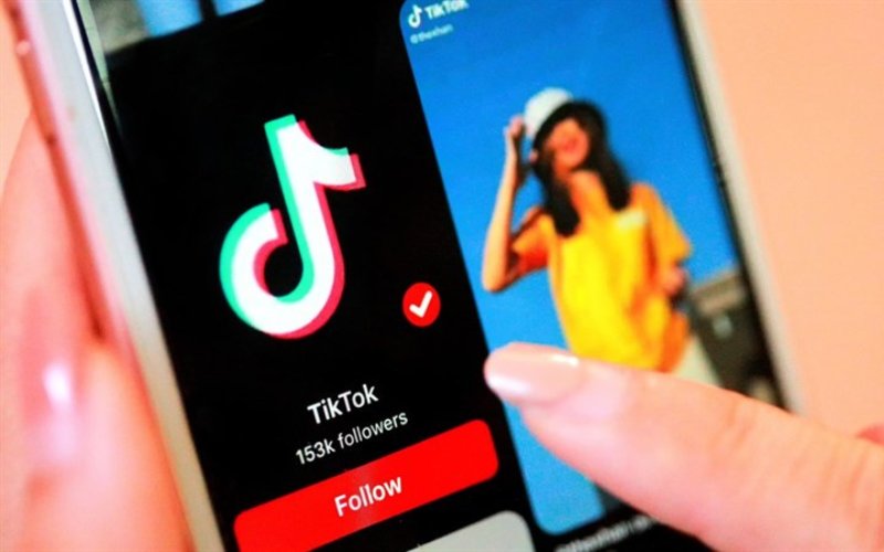 Vì sao khi tải video TikTok lại bị dán logo nền tảng?