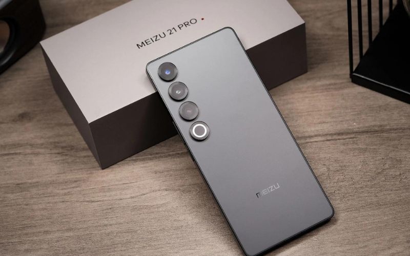 Thiết kế trên Meizu 21 Pro