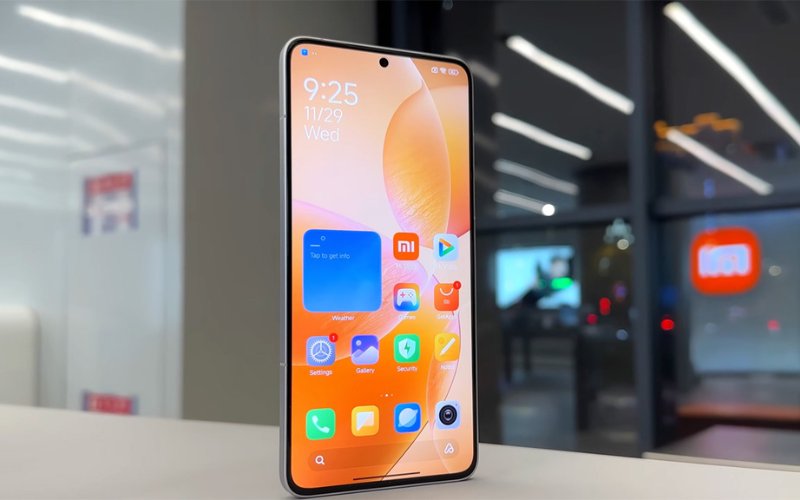 Màn hình OLED chất lượng 2K sắc nét trên Xiaomi Poco F6 Pro.