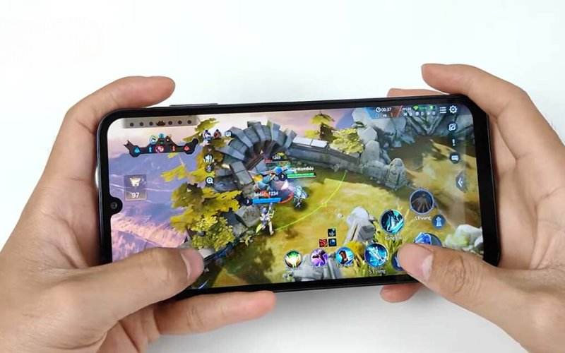 Trải nghiệm chơi game trên Samsung Galaxy F15 5G. Nguồn: Techno Azeem.