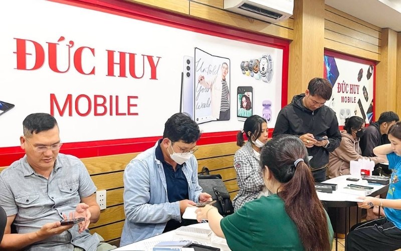 Vì sao nên mua điện thoại realme tại Đức Huy Mobile