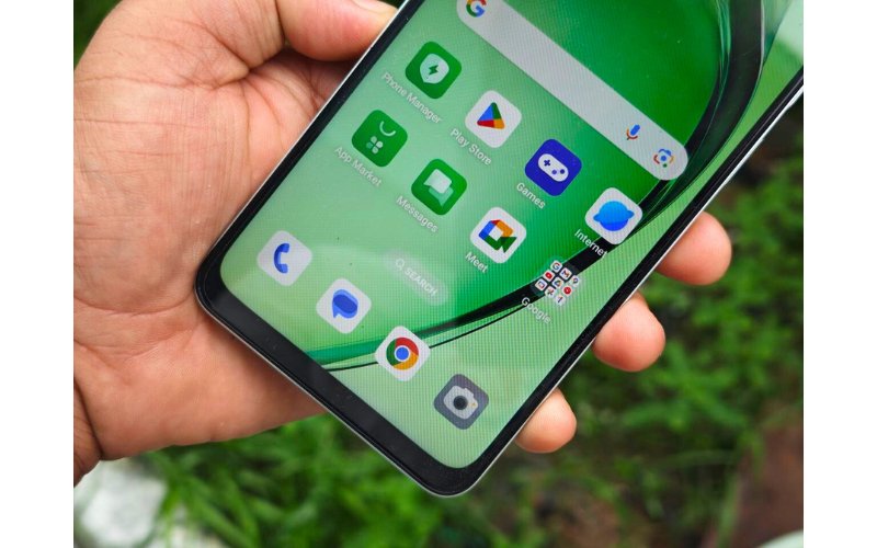 OPPO K12x có phần viền màn hình hơi dày