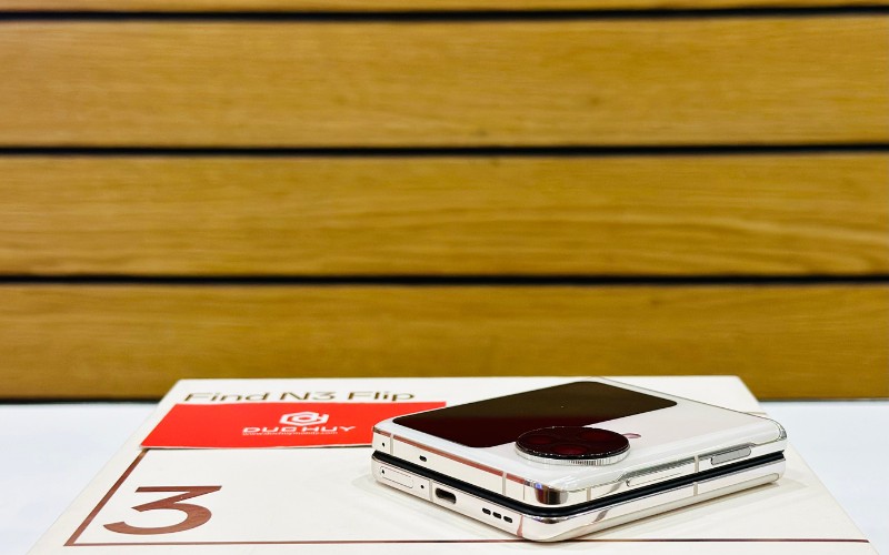 OPPO Find N3 Flip 5G Cũ có mặt lưng kính cường lực chắc chắn