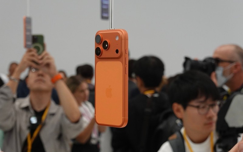 iPhone 17 Pro Max màu Cam Vũ Trụ