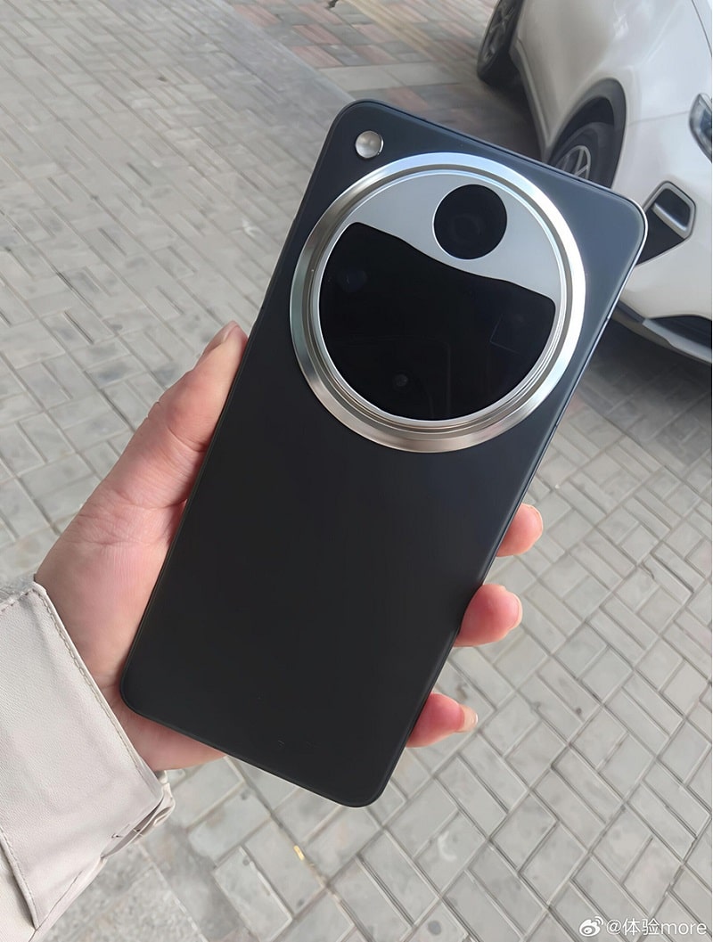 mặt lưng OPPO Find X8 Ultra có hệ thống camera tròn độc đáo