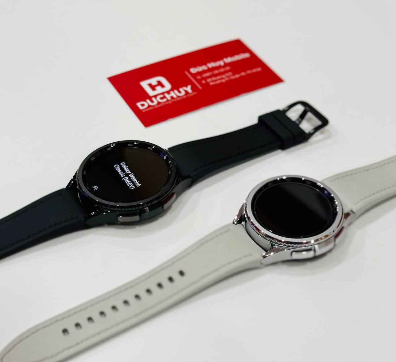Galaxy Watch6 Classic 43mm Bluetooth có thiết kế hiện đại,