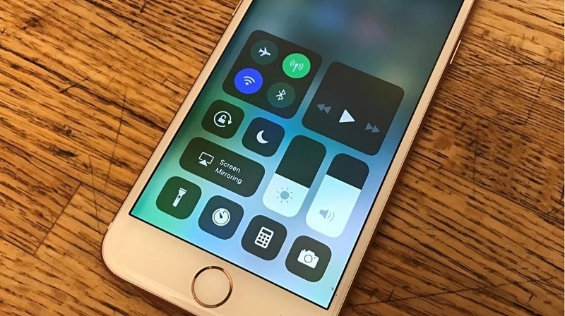 Cách dùng Control Center trên iPhone đời cũ