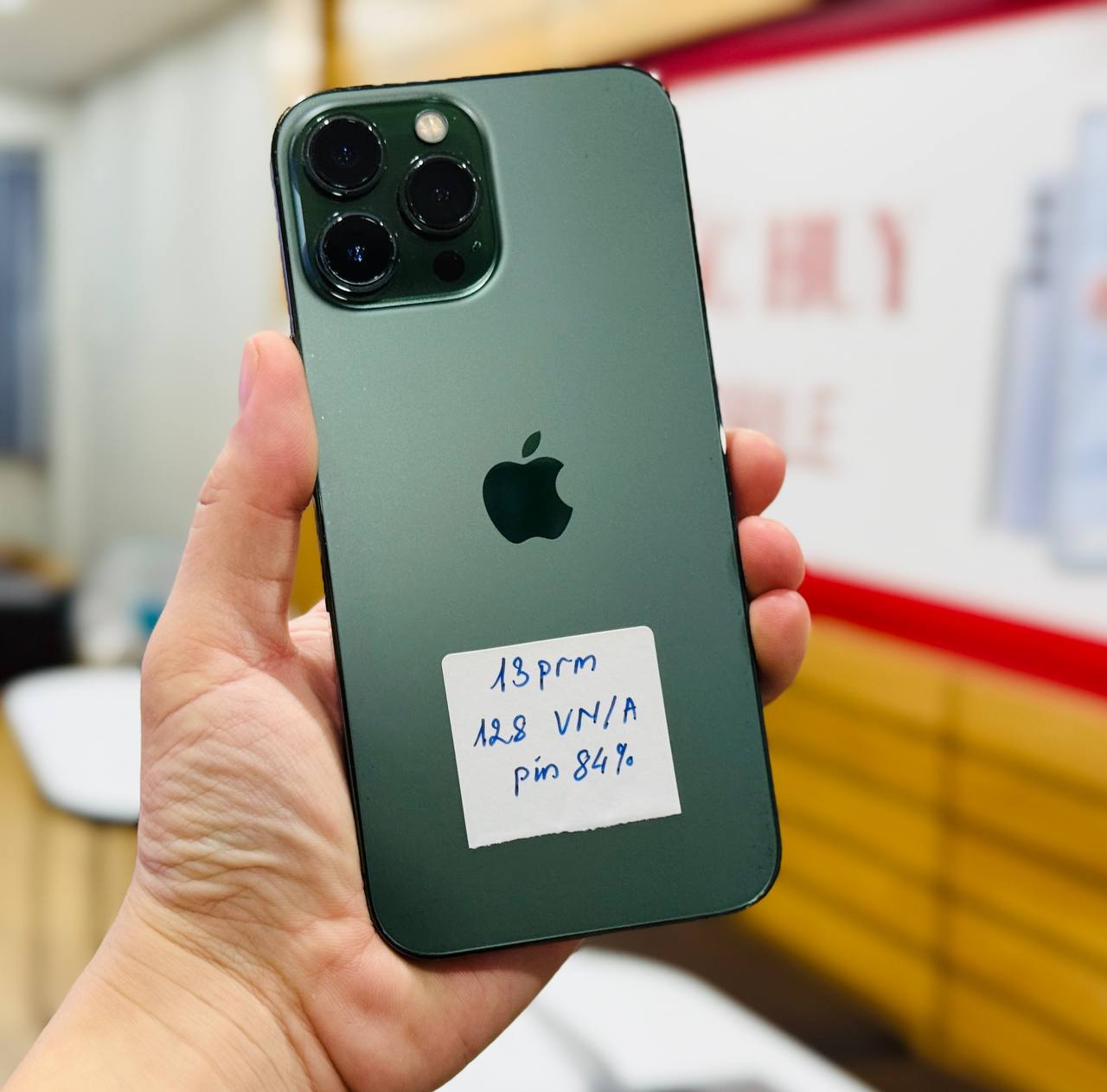 Cận cảnh iPhone 13 Pro Max 128GB cũ Chính Hãng màu xanh lá
