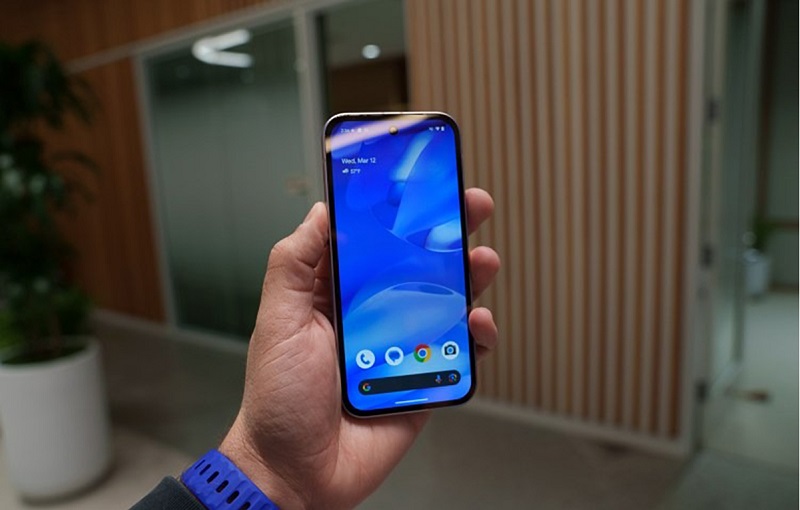 Google Pixel 9a có màn hình nhỏ gọn
