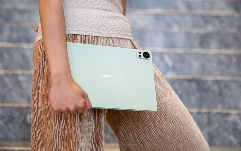 máy tính bảng Huawei có thân máy mỏng, viền màn hình nhỏ