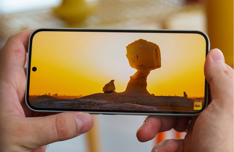Khả năng hiển thị ngoài trời của Nothing Phone (2a) Plus cực tốt