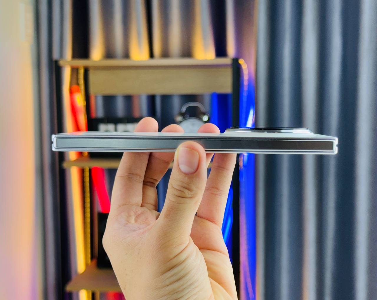 OPPO Find N5 có độ mỏng chỉ 8.93 mm khi gập