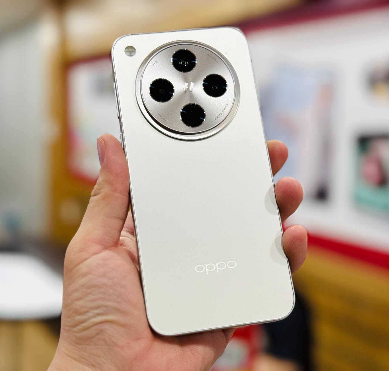 Phong cách thiết kế hiện đại trên OPPO Find X8