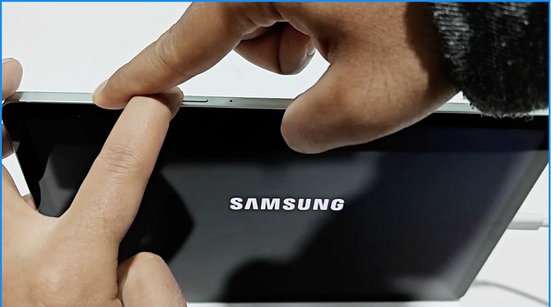 Tắt nguồn và sử dụng tổ hợp phím cứng