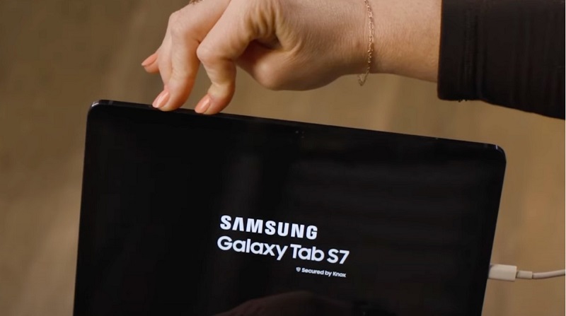 Nhấn đồng thời phím Nguồn + Tăng âm lượng để mở giao diện khôi phục hệ thống