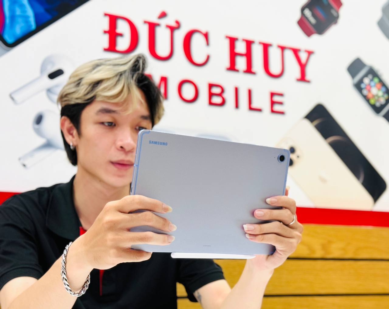 Trên tay Samsung Galaxy Tab S10 FE