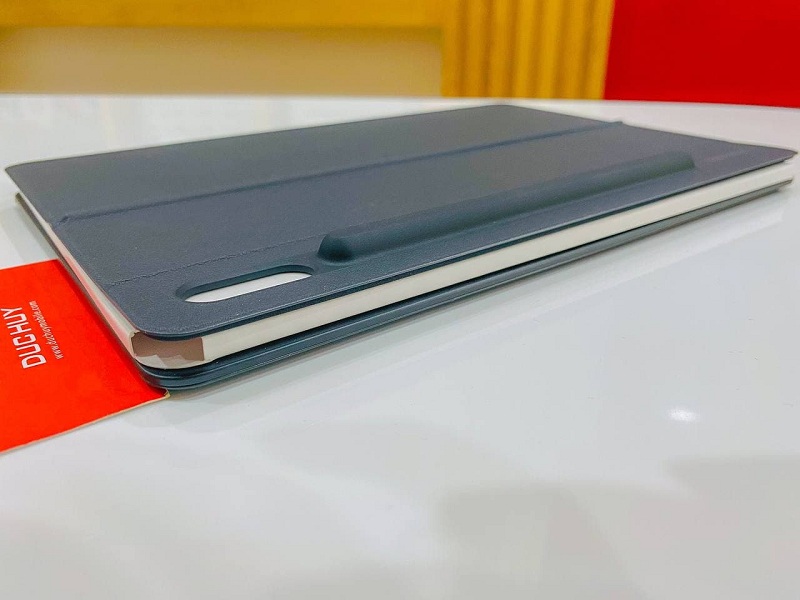 cận cảnh bao da Book Cover KeyBoard Galaxy Tab S7