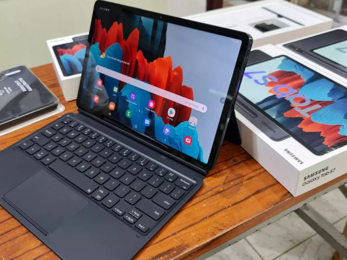 sử dụng bao da Book Cover KeyBoard Galaxy Tab S7