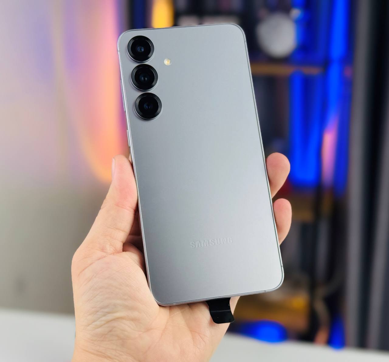 Samsung Galaxy S25 Plus 5G 512GB vẫn duy trì 3 ống kính camera xếp dọc