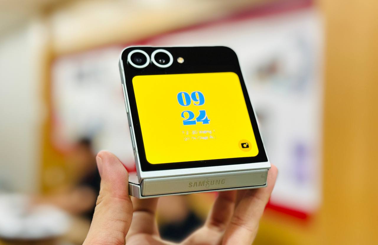 Samsung Galaxy Z Flip 6 cũ sở hữu camera kép chất lượng