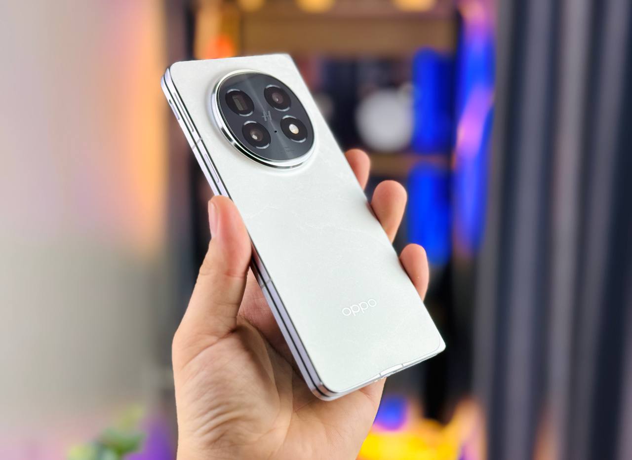 Trên tay OPPO Find N5 màu trắng cực sang trọng