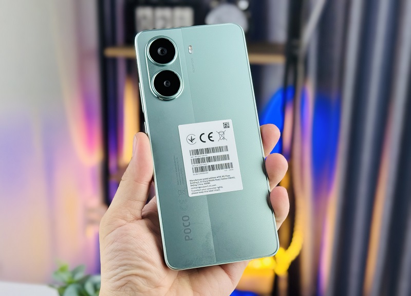 Mặt lưng POCO X7 Pro 256GB được thiết kế bằng chất liệu kính