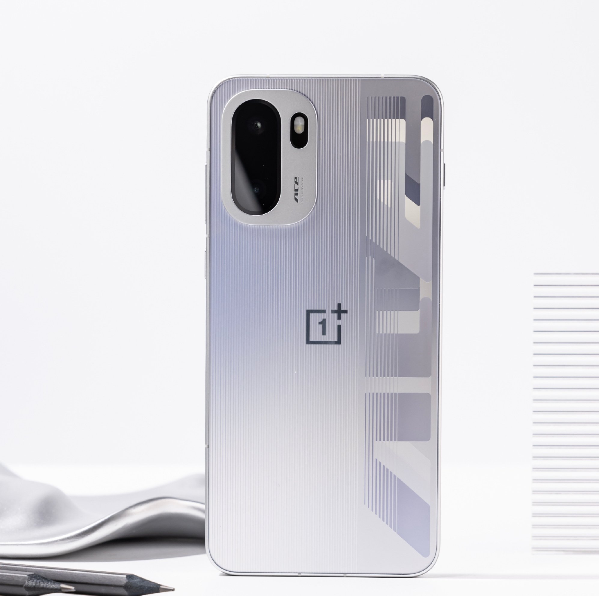 OnePlus Ace 6 Ultra trang bị hệ thống camera kép 50MP