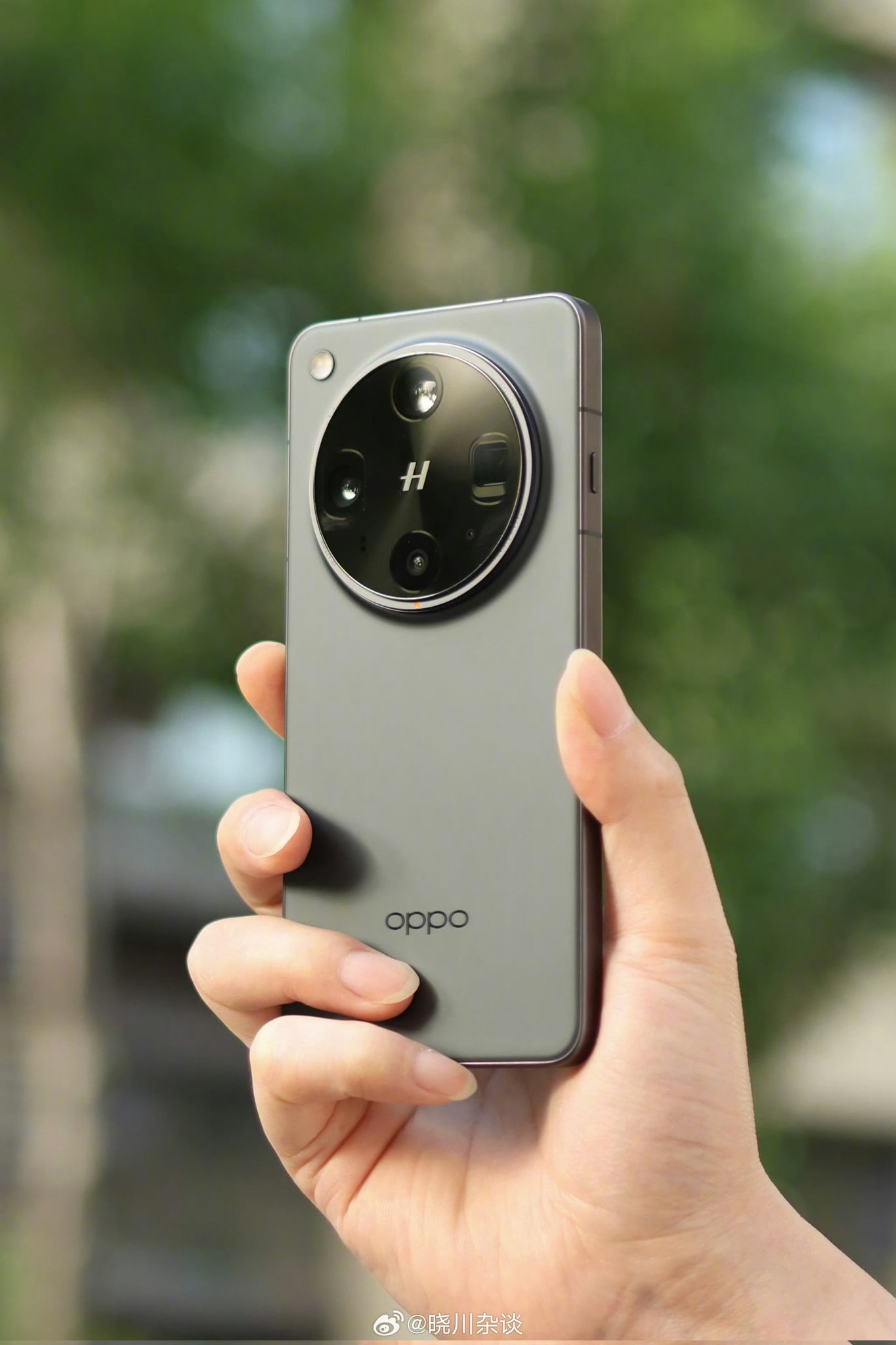 OPPO Find X9 Ultra trang bị 4 camera sau gồm camera chính 200MP